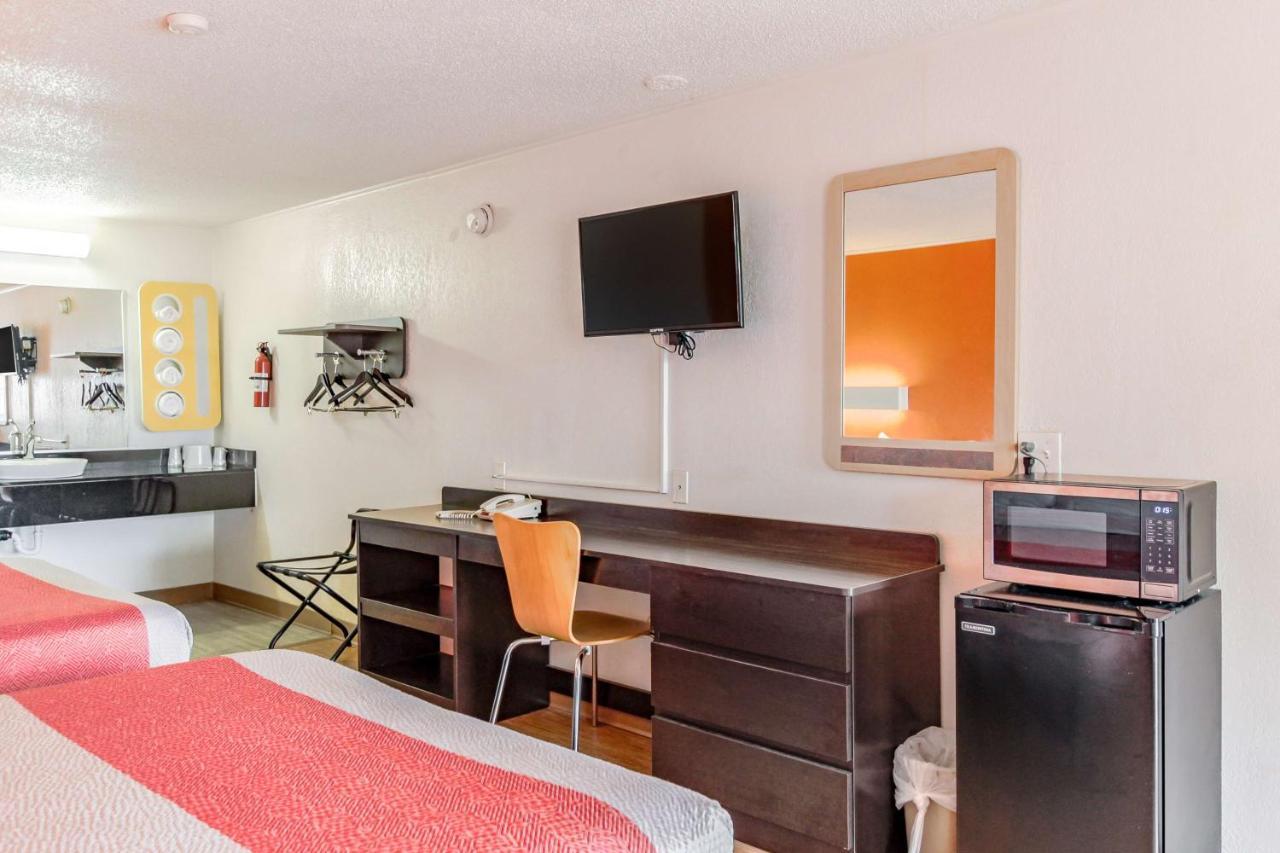Motel 6 Каламазу Екстериор снимка