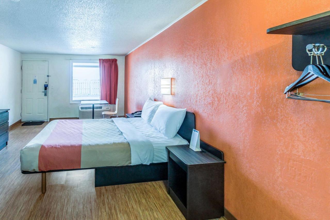 Motel 6 Каламазу Екстериор снимка