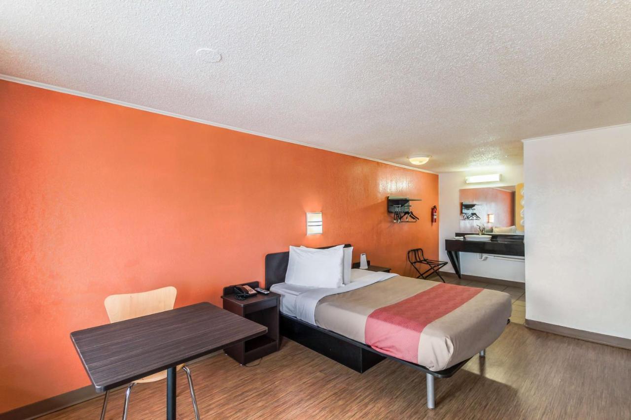 Motel 6 Каламазу Екстериор снимка